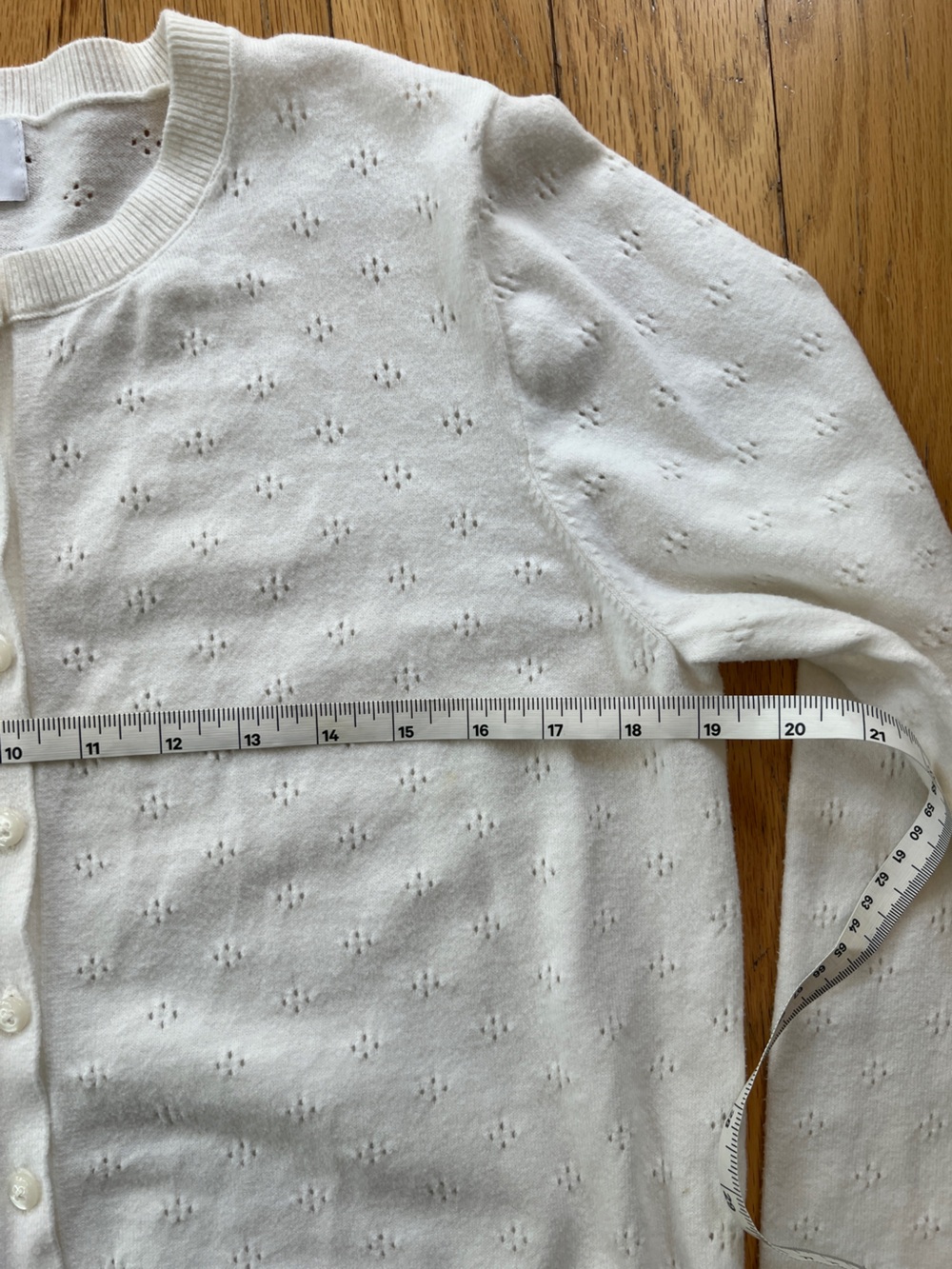 Old Navy Women's Cream Eyelet Button-Front Cardigan - Picture 4 of 6